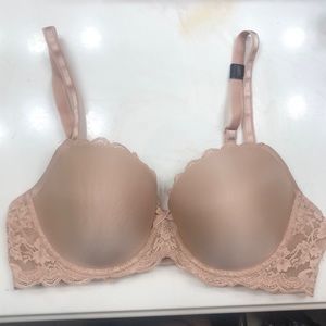 Victoria’s Secret bra w/ tags